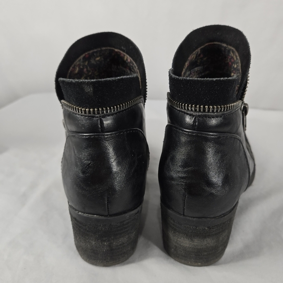 BOC By Born Dempsey Black Zip Leather Booties Women's Sz 8 Blocked Stacked Heel - Picture 6 of 10